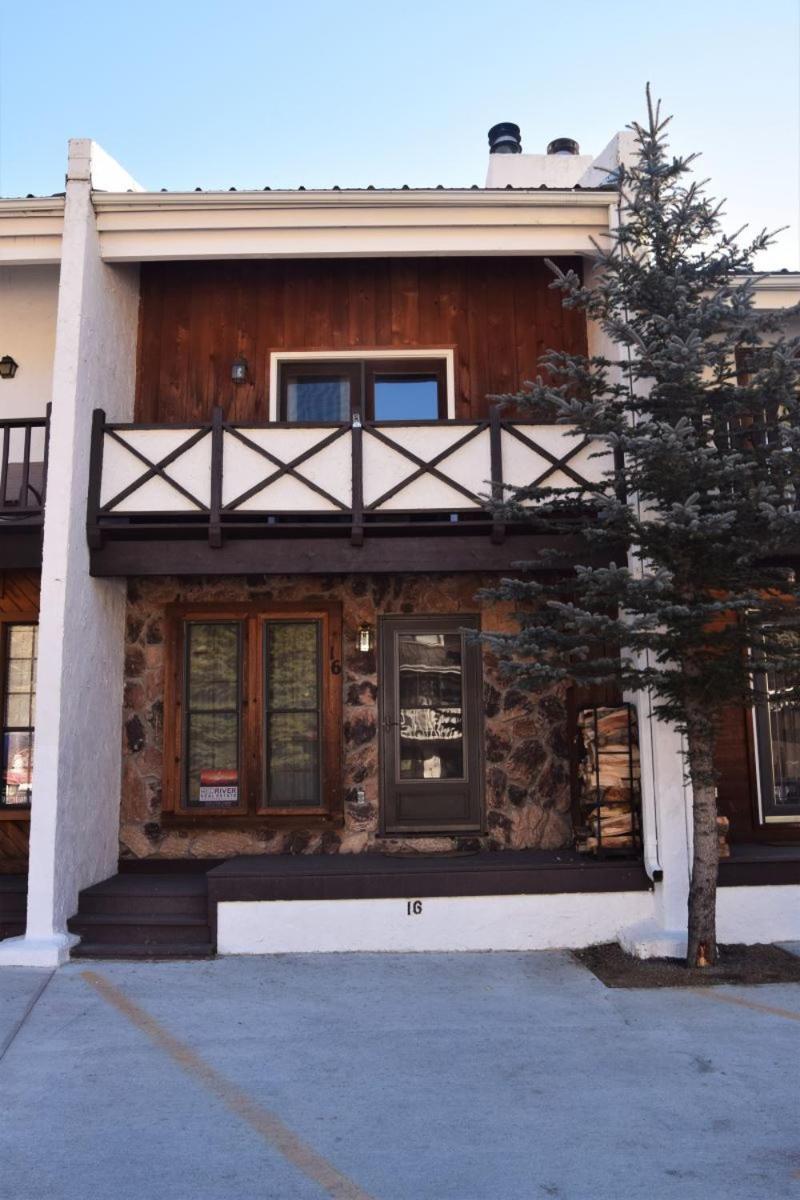 Claim Jumper Townhouse 16 - On The River - Across From The Fishing Ponds - In Town - Near The Ski Area - Fireplace - Wifi - Sate レッドリバー エクステリア 写真